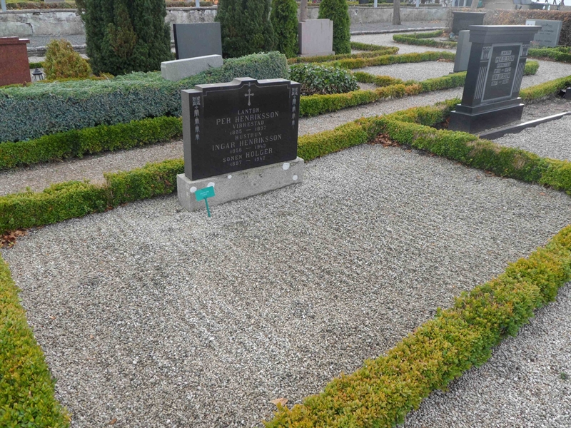 Grave number: ÖTN NMK2    35, 36, 37
