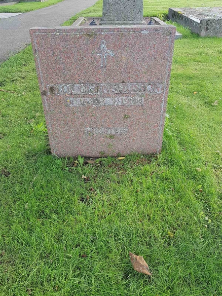 Grave number: 06 60800