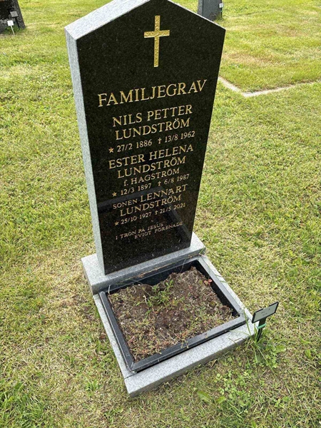 Grave number: 003 A   125