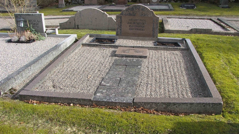 Grave number: HJ   250, 251