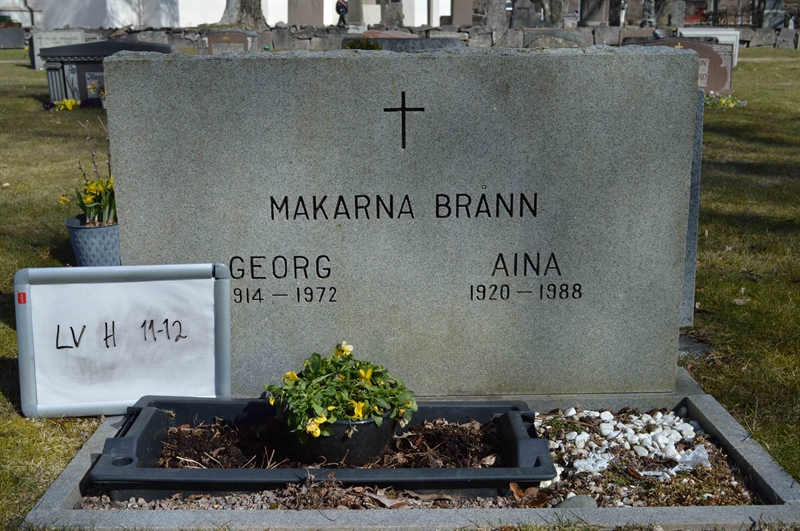 Grave number: LV H    11, 12