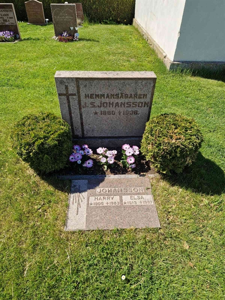 Grave number: 04 D   65, 66