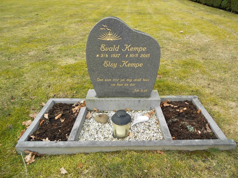 Grave number: NÅ n3   115, 116