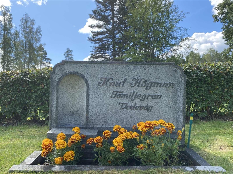 Grave number: 1 17 111, 112