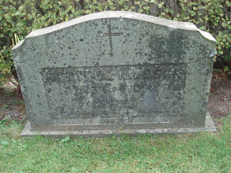 Grave number: KU 05   215