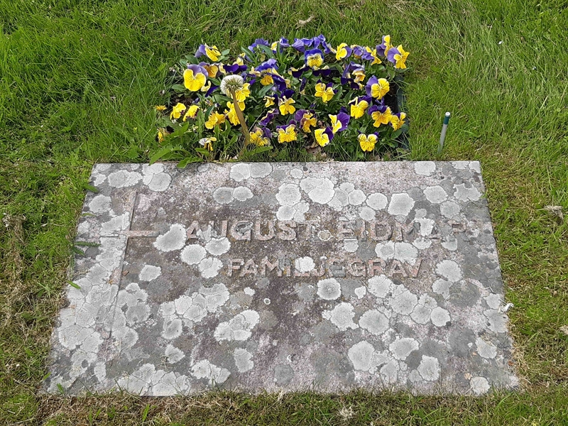 Grave number: NO 25    28