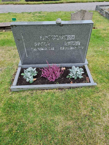 Grave number: F 04   257, 258