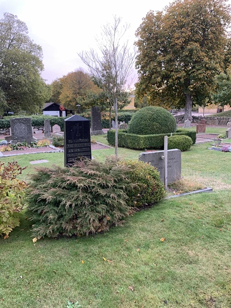 Grave number: SÖ A   148, 149, 150, 151