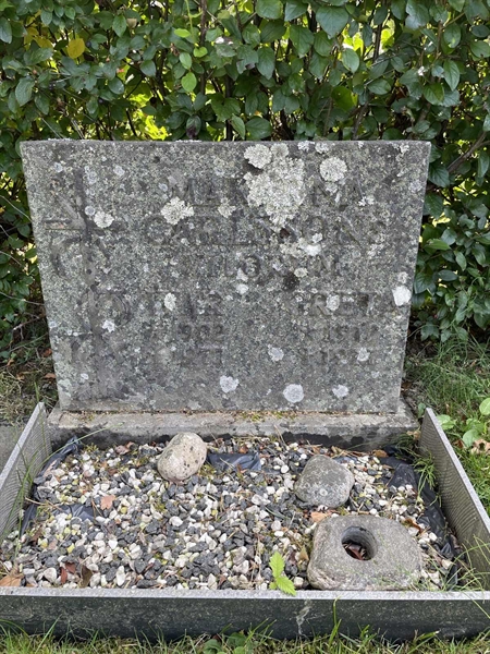 Grave number: 1 P2    77-78