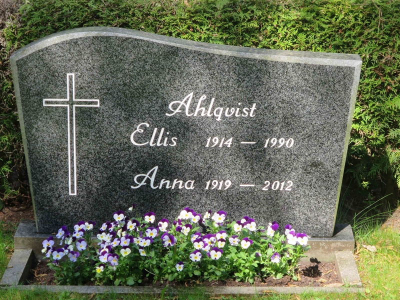 Grave number: HÖB 77    13