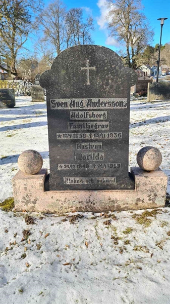 Grave number: M G 01 70-71