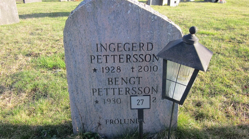 Grave number: KG C    27, 28