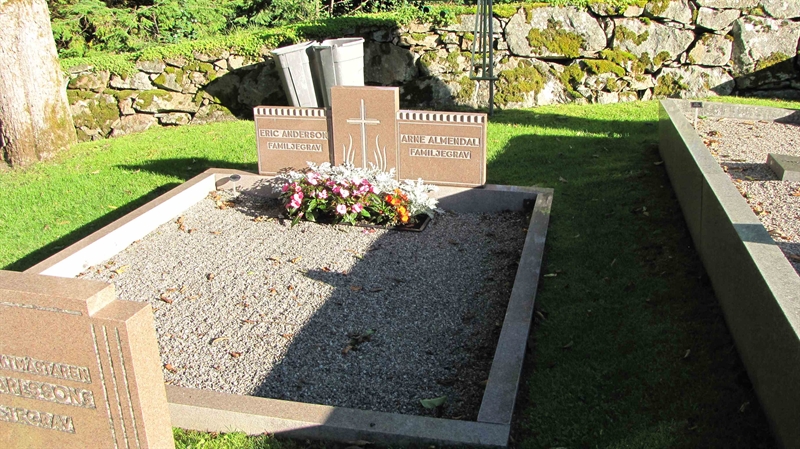Grave number: HG HÄGER   245, 246