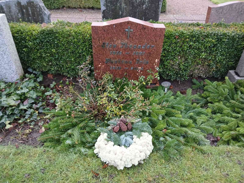 Grave number: Si U     4