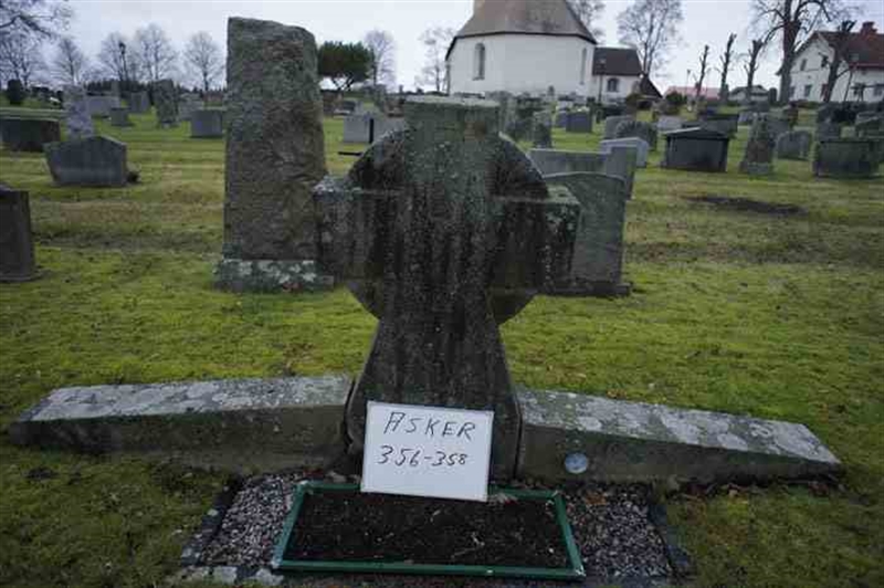 Grave number: 1 E   356-358