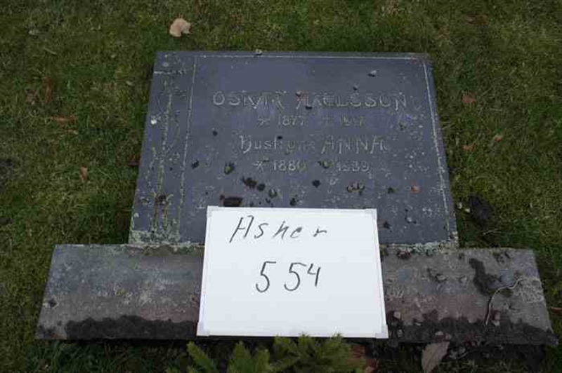 Grave number: 1 E   554