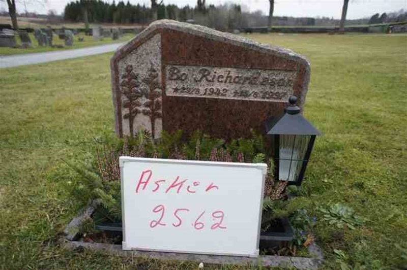 Grave number: 1 J  2562