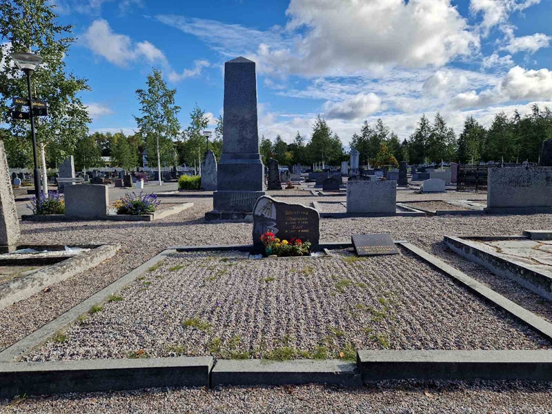 Grave number: 2 06   153