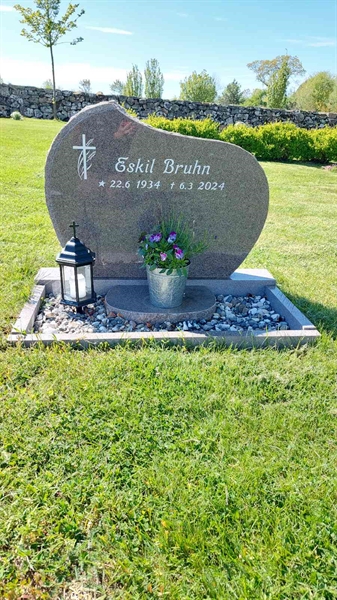 Grave number: 1 7 93, 94
