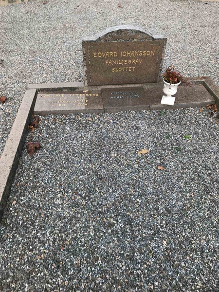 Grave number: SN 02   118, 119