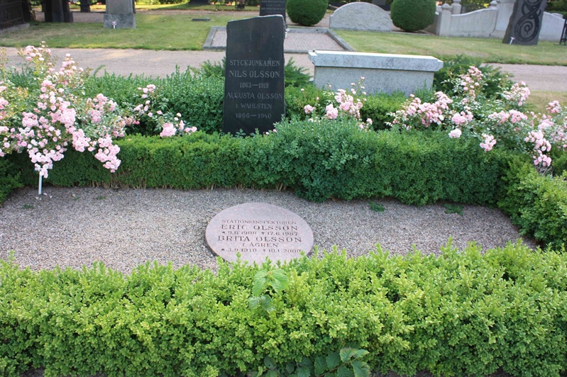 Grave number: Ö 04i   199, 200, 201