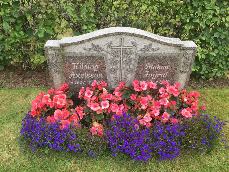 Grave number: ÖD 03   19, 20, 21