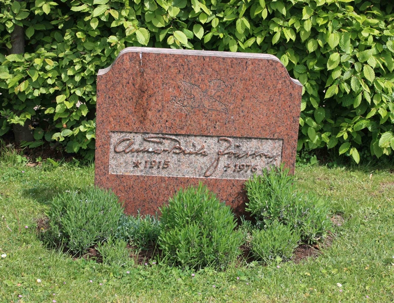 Grave number: Ö 28    70