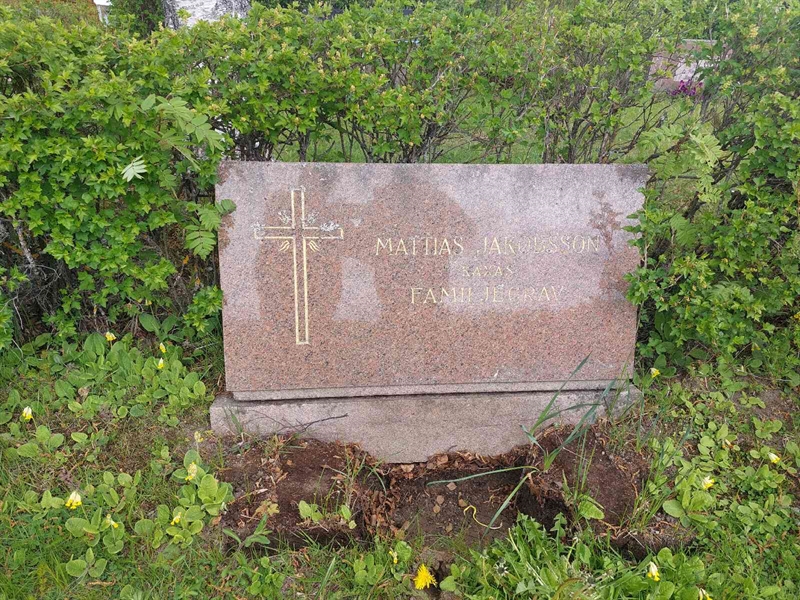 Grave number: K E     8