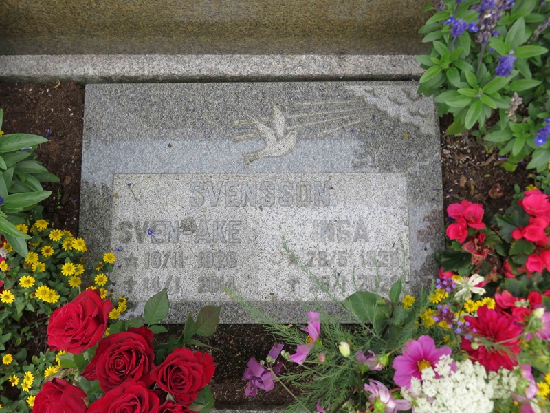 Grave number: 01 E   112, 113