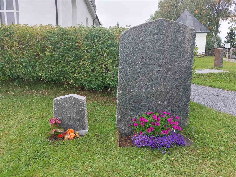 Grave number: K M     1