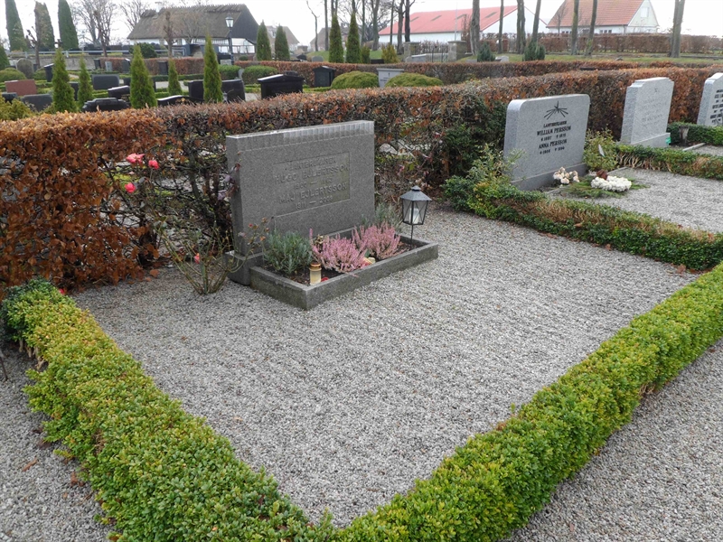 Grave number: ÖTN NVK2     7, 8, 9