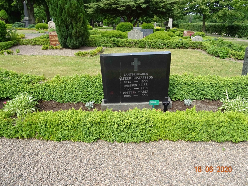 Grave number: NK 2 DG    25, 26, 27