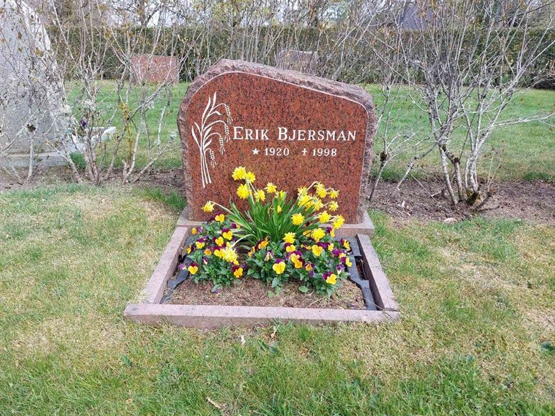Grave number: HÖ 10   93