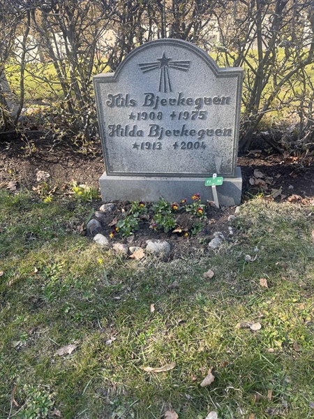 Grave number: 1 3 F1 54