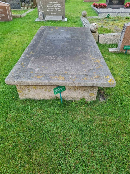 Grave number: KG 10   871