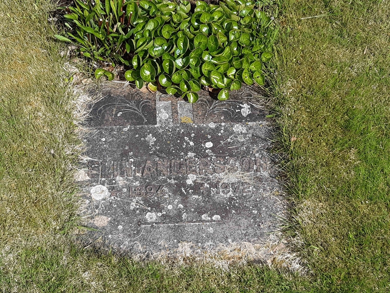 Grave number: KA 04   111
