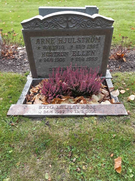 Grave number: 1 H B   197