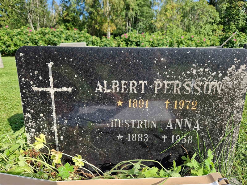 Grave number: 451 18 39