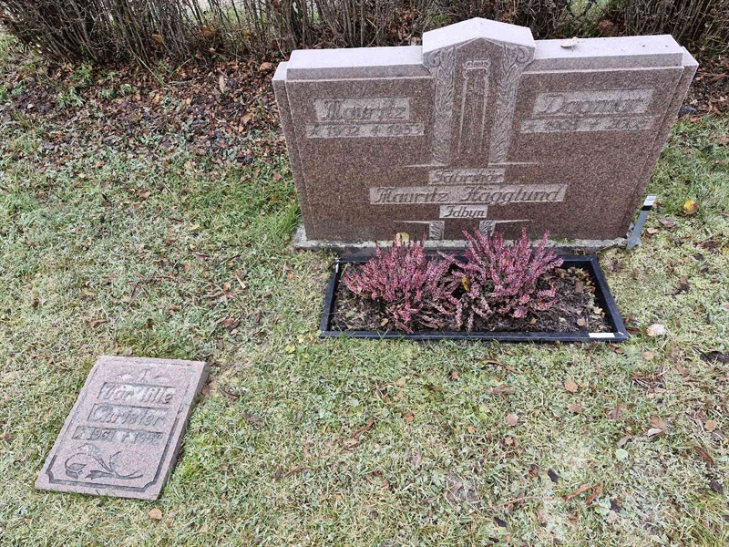 Grave number: AK C  4052-4054