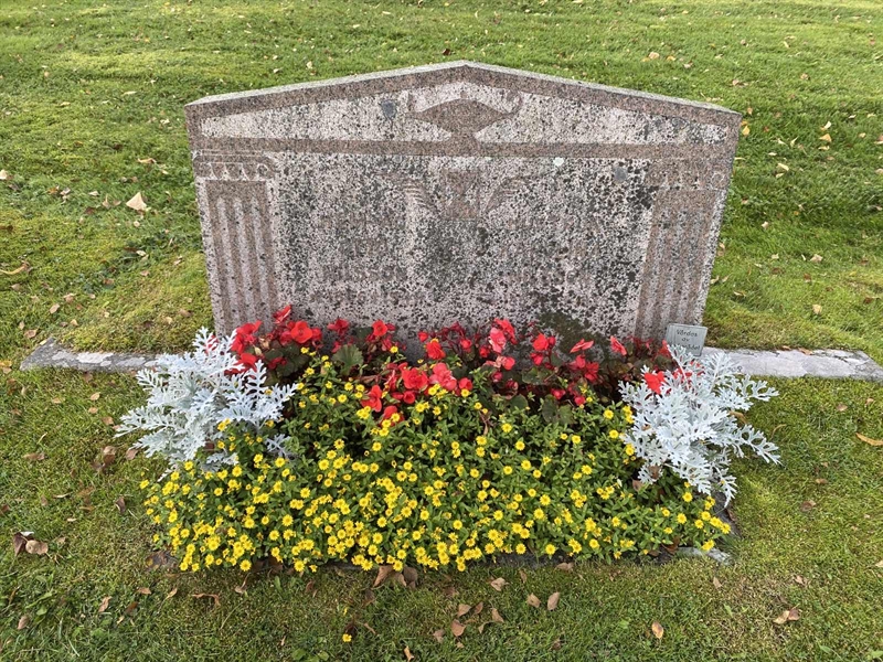 Grave number: 4 Me 07    56-57