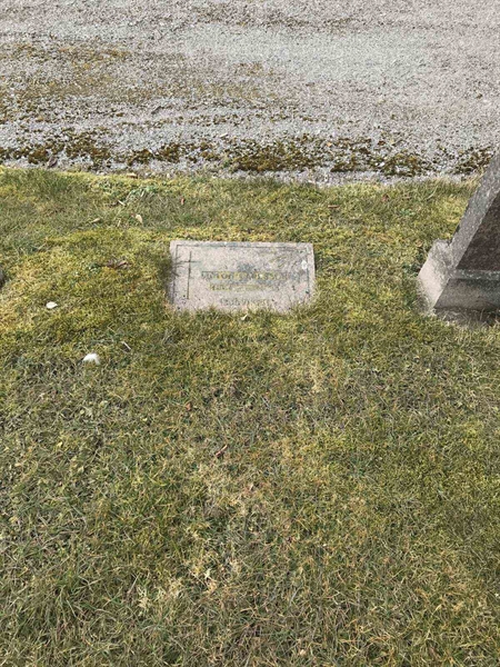 Grave number: KN 03   671