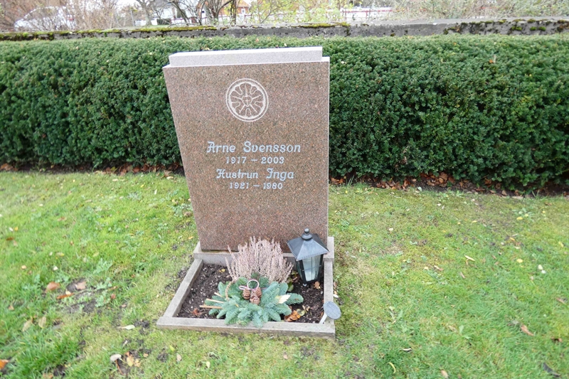 Grave number: TR 3   187