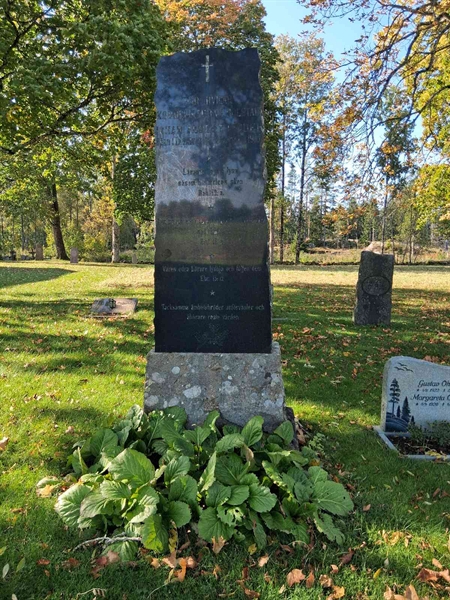 Grave number: SRG 2   225