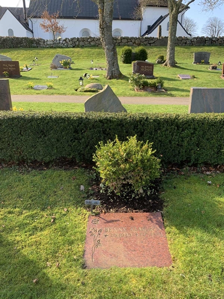 Grave number: SÖ L   223, 224