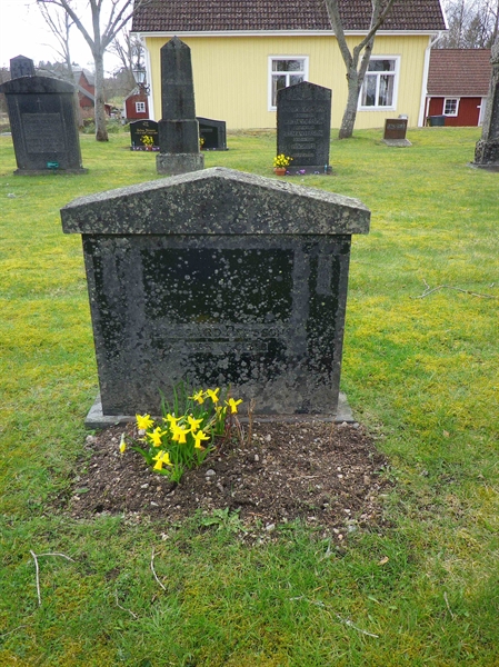 Grave number: LO B   137, 138, 139