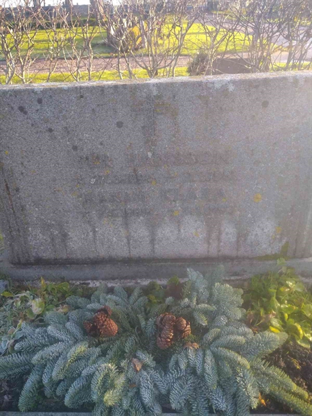 Grave number: H 107 002-03