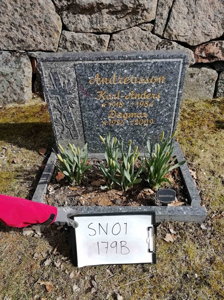 Grave number: SN 01   179