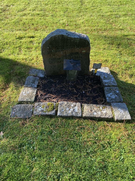 Hautatunnus: 2 E   693