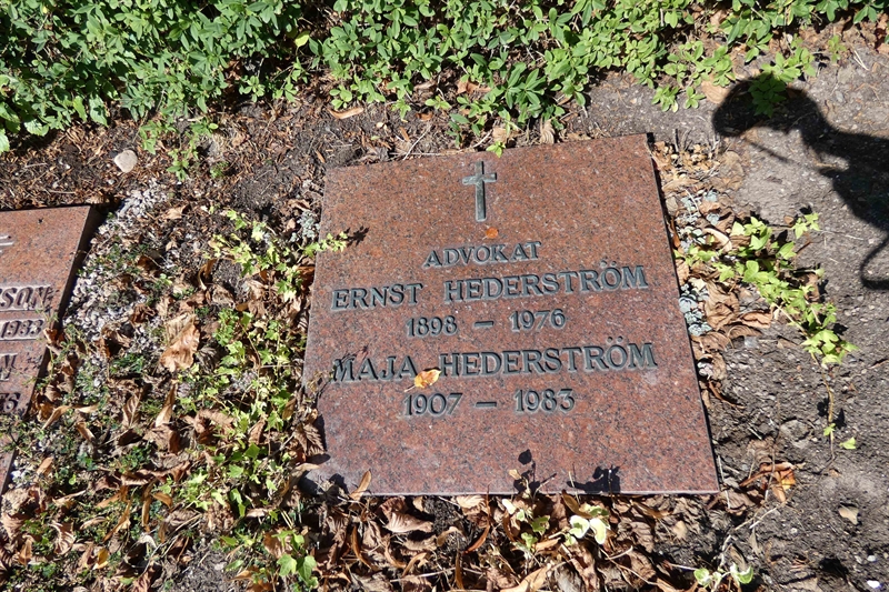 Grave number: TR U1    17