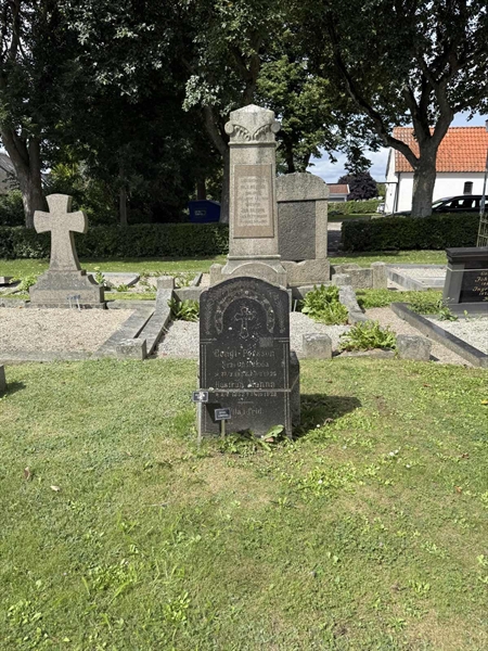Grave number: ON D   176, 177